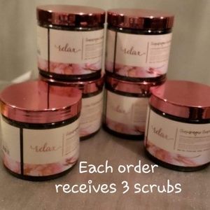 Mannakadar champagne charcoal scrub